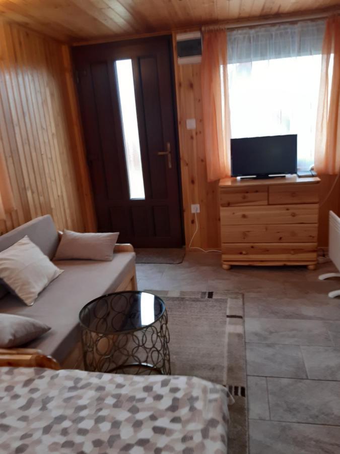 Matyas Apartman Tard Exterior photo